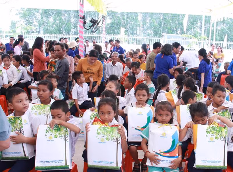 Nhiều hoạt động kỷ niệm Ngày Thương binh, liệt sĩ tại Bình Phước -0