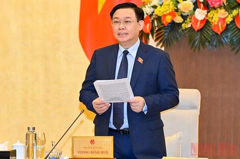 Chủ tịch Quốc hội Vương Đình Huệ phát biểu khai mạc phiên họp. (Ảnh: Duy Linh)
