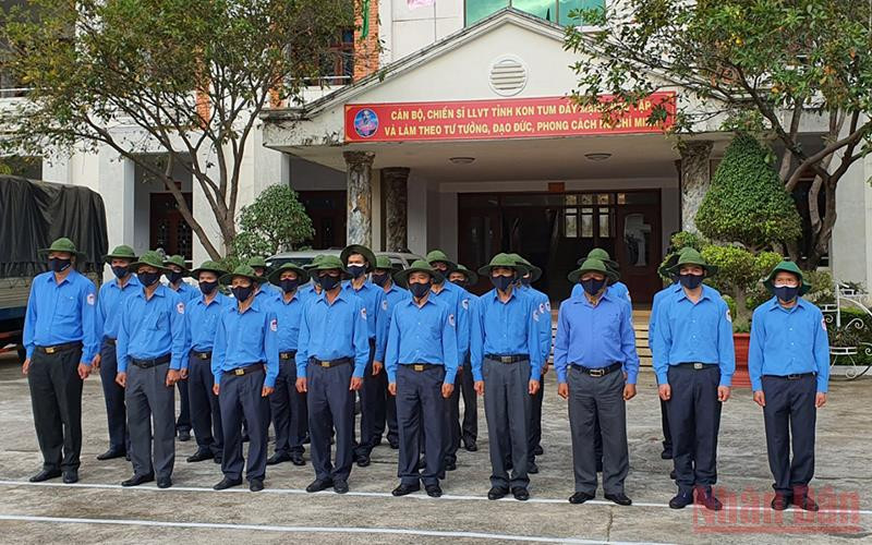 Chiến sĩ đội K53 nghe mệnh lệnh hành quân. Kon Tum tổ chức Lễ xuất quân làm nhiệm vụ quy tập hài cốt liệt sĩ tại Lào -0