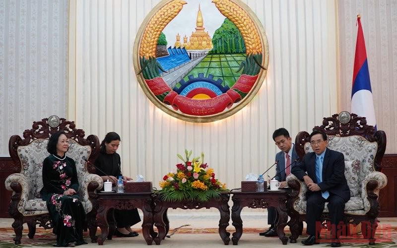 Thủ tướng Lào Phankham Viphavanh (phải) tiếp đồng chí Trương Thị Mai tại Phủ Thủ tướng Lào, chiều 31/5. (Ảnh: XUÂN SƠN) Tăng cường quan hệ đoàn kết đặc biệt, hợp tác toàn diện Việt Nam-Lào -0