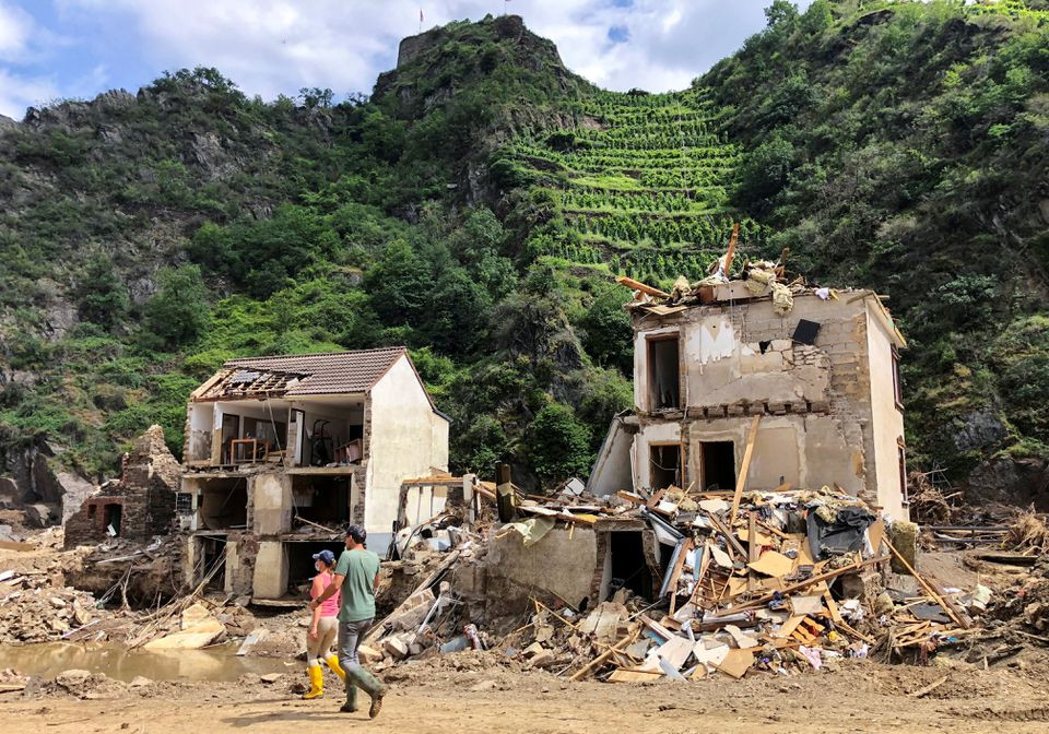 Những ngôi nhà bị lũ phá hủy ở Mayschoss, Đức, ngày 29/7. Ảnh: Reuters. Sự nóng lên toàn cầu giữa 1,5 °C và 2 °C khác biệt nhau như thế nào? -0
