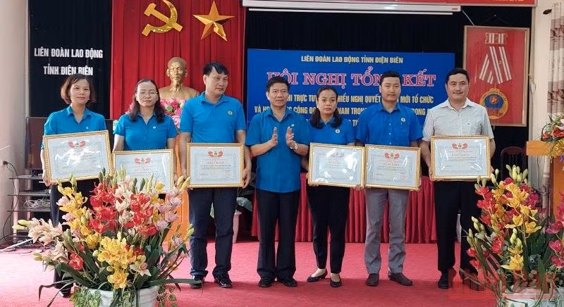 Điện Biên trao giải cuộc thi tìm hiểu Nghị quyết đổi mới công đoàn -0