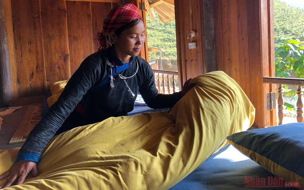 Vàng Thị Thông chăm chút cho từng góc nhỏ của homestay. Ngôi nhà có quả đồi mâm xôi -0