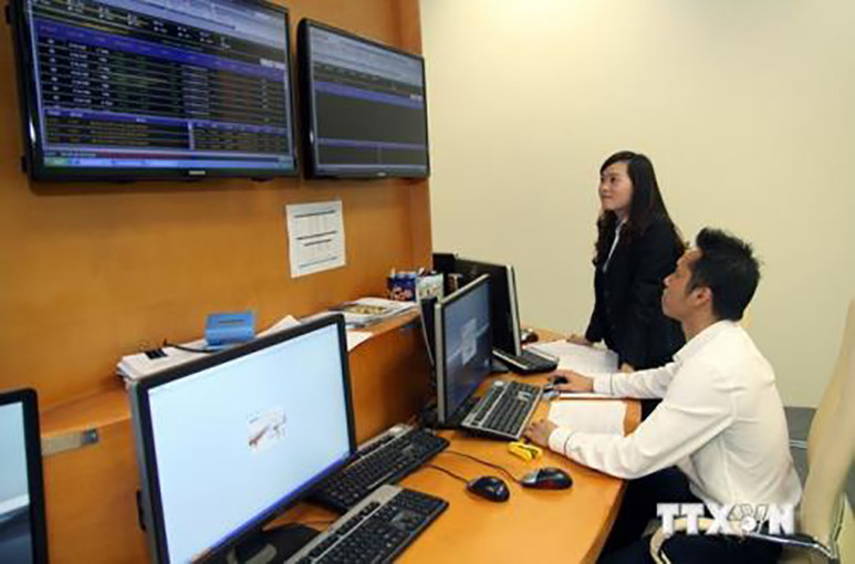 Giám sát một phiên đấu thầu TPCP.