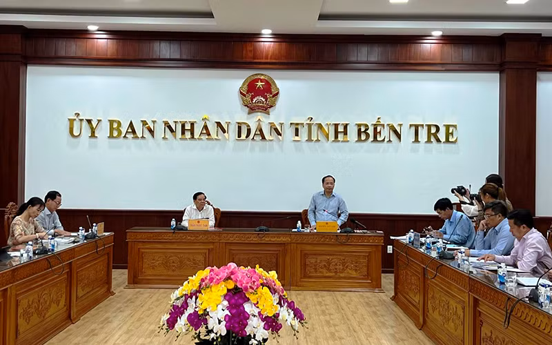 Đoàn công tác Bộ Giao thông vận tải làm việc với lãnh đạo hai tỉnh Tiền Giang và Bến Tre.