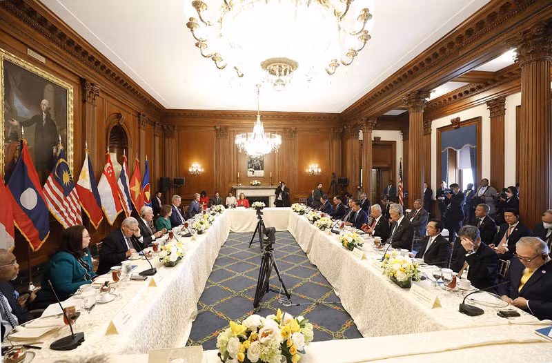 Thủ tướng Phạm Minh Chính cùng Lãnh đạo các nước ASEAN đã ăn trưa làm việc với đại diện Lãnh đạo Quốc hội Hoa Kỳ.