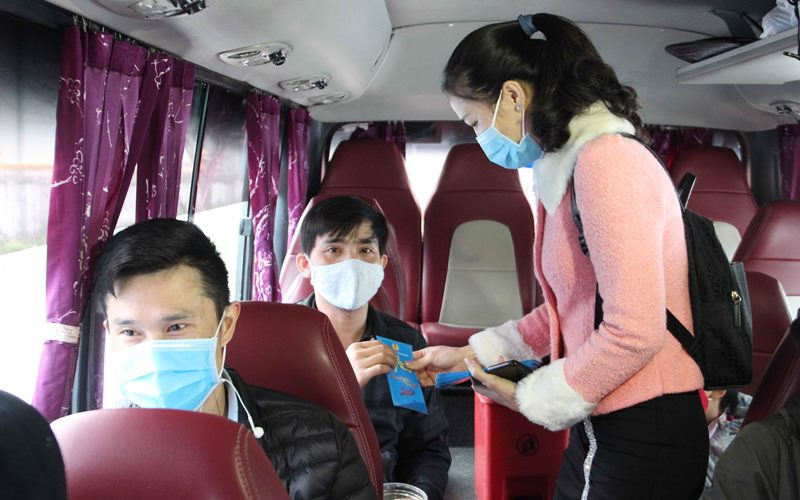 Công đoàn thành phố lì xì cho người lao động. Nghĩa tình những “Chuyến xe công đoàn” -0