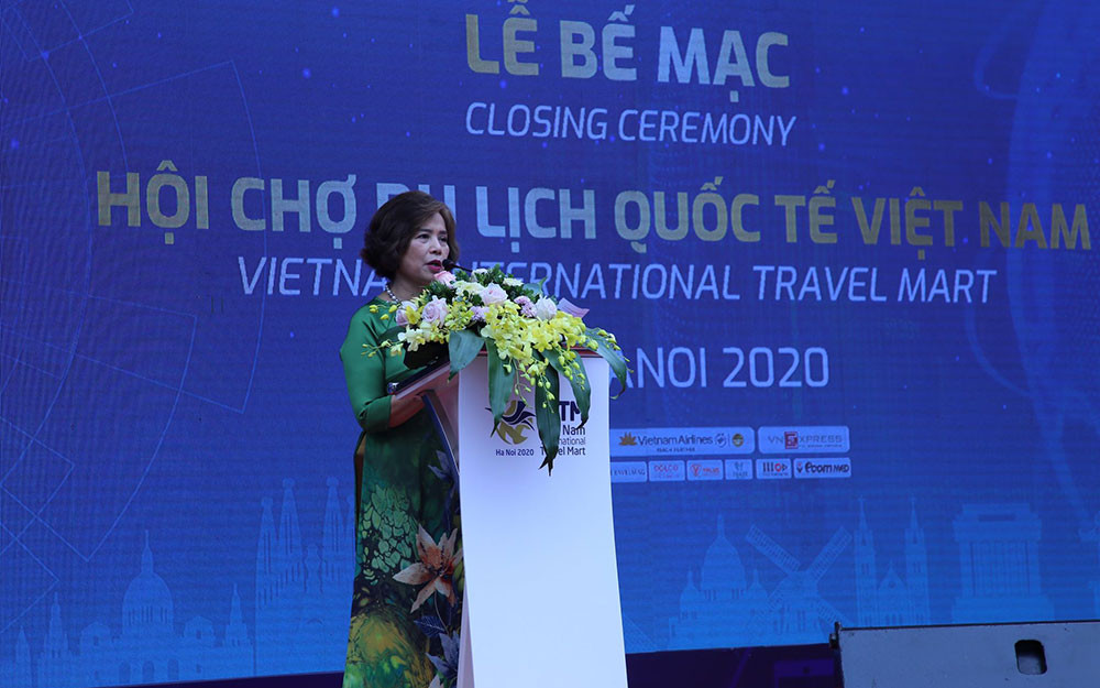Bà Cao Thị Ngọc Lan, Phó Chủ tịch Hiệp hội Du lịch phát biểu tại lễ bế mạc. Bế mạc Hội chợ Du lịch quốc tế VITM 2020: Khép lại khó khăn, mở ra thành công mới -0