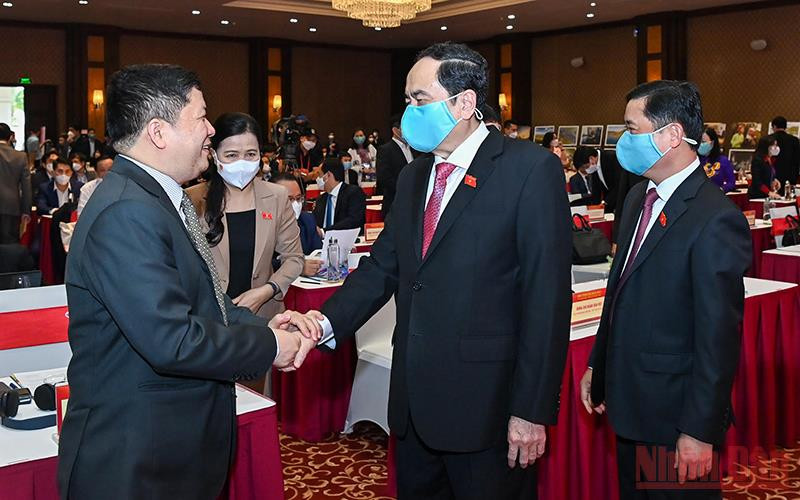 Phó Chủ tịch Thường trực Quốc hội Trần Thanh Mẫn với các đại biểu dự hội thảo. (Ảnh: Duy Linh) Khai mạc Hội thảo “Du lịch Việt Nam - phục hồi và phát triển” -0