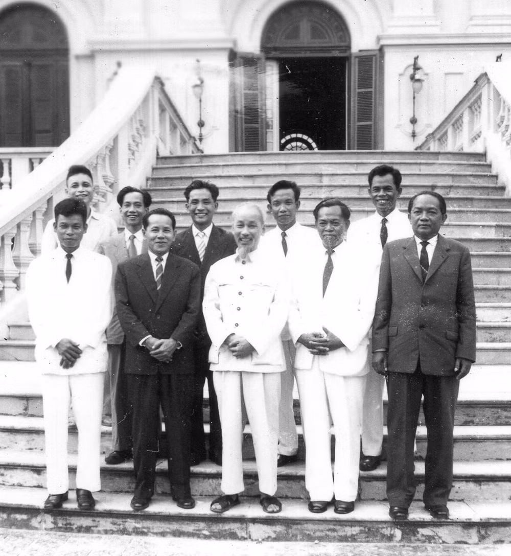 Chủ tịch Hồ Chí Minh với người làm báo Việt Nam và bạn bè quốc tế -0