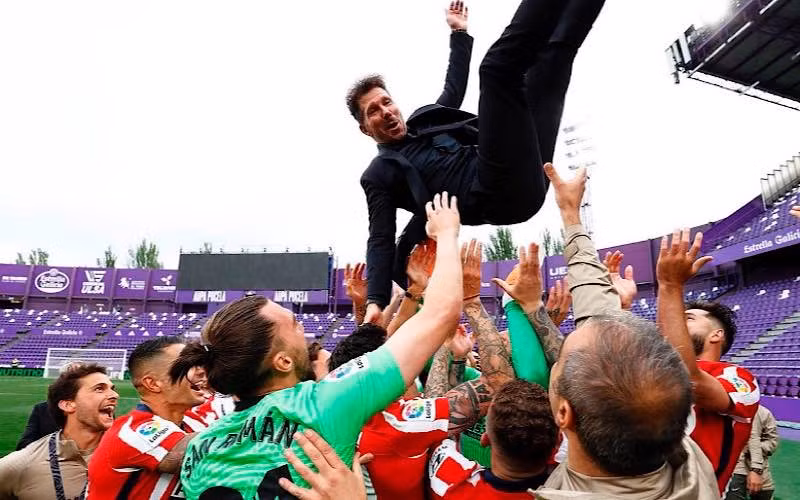 Các cầu thủ Atletico ăn mừng chức vô địch La Liga. (Ảnh: Reuters)