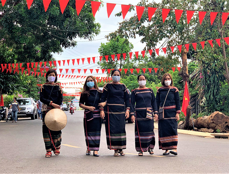 Đồng bào Ê đê ở buôn Akô Đhông, phường Tân Lợi, TP Buôn Ma Thuột nô nức đi bầu cử.