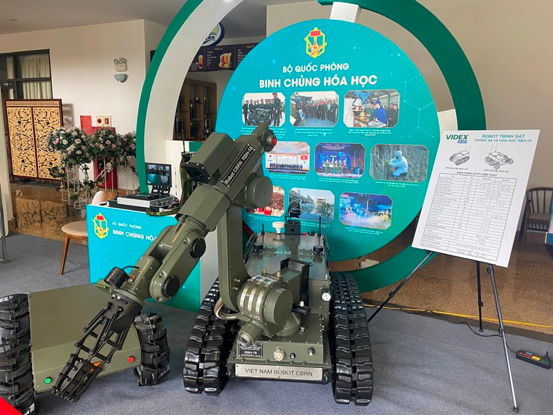 Robot trinh sát phóng xạ và hóa học RBH-18 thuộc Binh chủng Hóa học, đã tham gia diễn tập huấn luyện, ứng phó sự cố phóng xạ hóa học về môi trường.