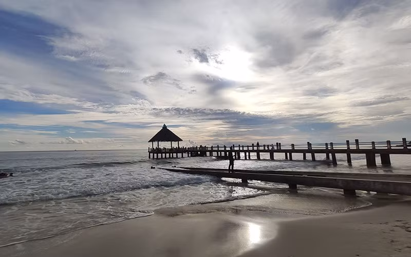 Những bãi biển đẹp của thành phố cảng Preah Sihanouk luôn thu hút du khách Campuchia và quốc tế.