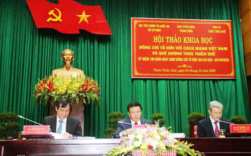 Các đồng chí ở Học viện Chính trị quốc gia Hồ Chí Minh và Tỉnh ủy Thừa Thiên Huế chủ trì tại hội thảo. “Đồng chí Tố Hữu với cách mạng Việt Nam và quê hương Thừa Thiên Huế” -0