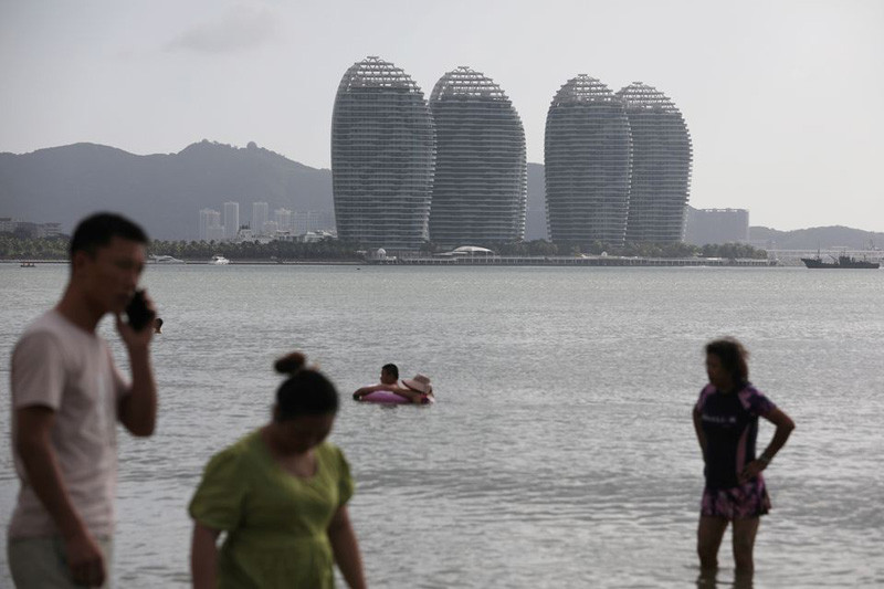 Du khách tại đảo Hải Nam (Trung Quốc). (Ảnh: REUTERS) Du lịch châu Á chuyển hướng phụ thuộc thị trường khách Trung Quốc -0