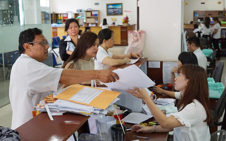 Ảnh minh họa: Không tuyển mới "viên chức trọn đời" kể từ ngày 1-7-2020. Điểm qua 12 luật mới, có hiệu lực từ 1-7 -0
