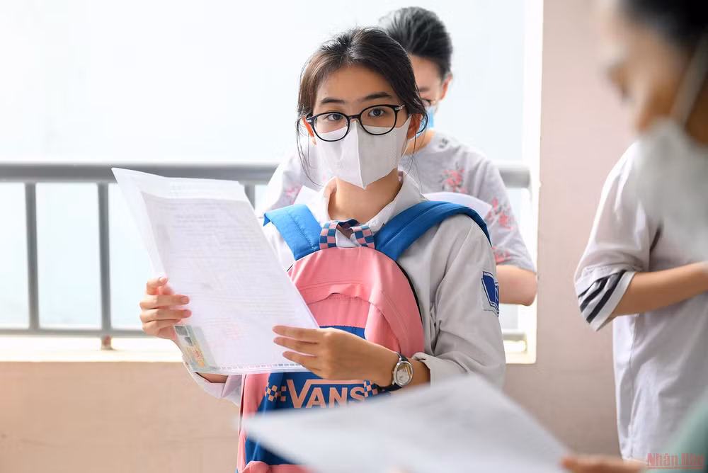 Thí sinh Hà Nội làm thủ tục dự thi tốt nghiệp THPT năm 2022 -0
