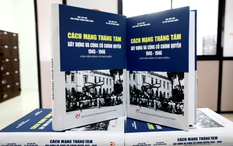 Cuốn sách Cách mạng Tháng Tám Xây dựng và củng cố chính quyền 1945 - 1946 (Văn kiện Đảng và Nhà nước) vừa được xuất bản. Những biểu tượng của lòng tự hào dân tộc -0