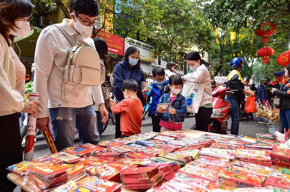 Hà Nội “thay áo mới” rực rỡ đón Xuân Nhâm Dần 2022 -0