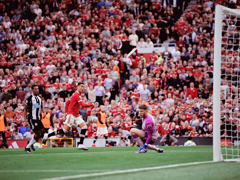 Cận cảnh Ronaldo lập cú đúp trong ngày ra mắt Man United -0