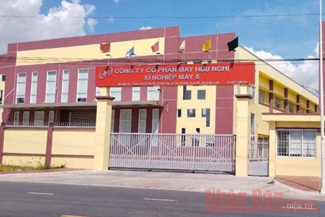 Xí nghiệp May 6 tại xã Tân Phú Đông, Thành phố Sa Đéc. (Ảnh: Văn Khương)