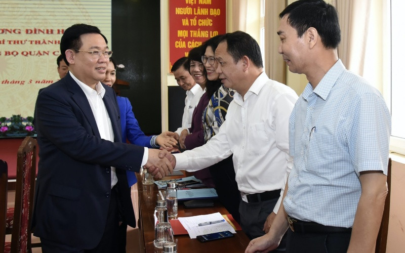 Bí thư Thành ủy Vương Đình Huệ với các đồng chí lãnh đạo chủ trốt quận Cầu Giấy tại buổi làm việc. Chủ động kết nối nguồn nhân lực, thành lập mạng lưới sáng kiến quận Cầu Giấy -0