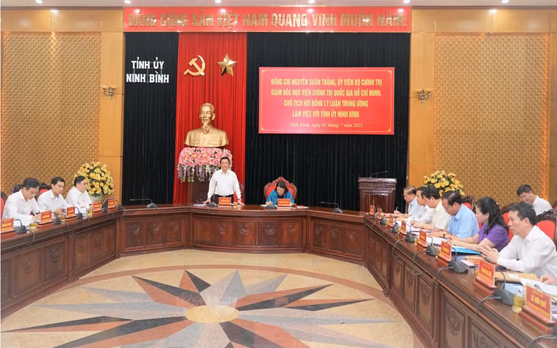 Quang cảnh làm việc của Đoàn công tác Học viện Chính trị quốc gia Hồ Chí Minh tại Ninh Bình