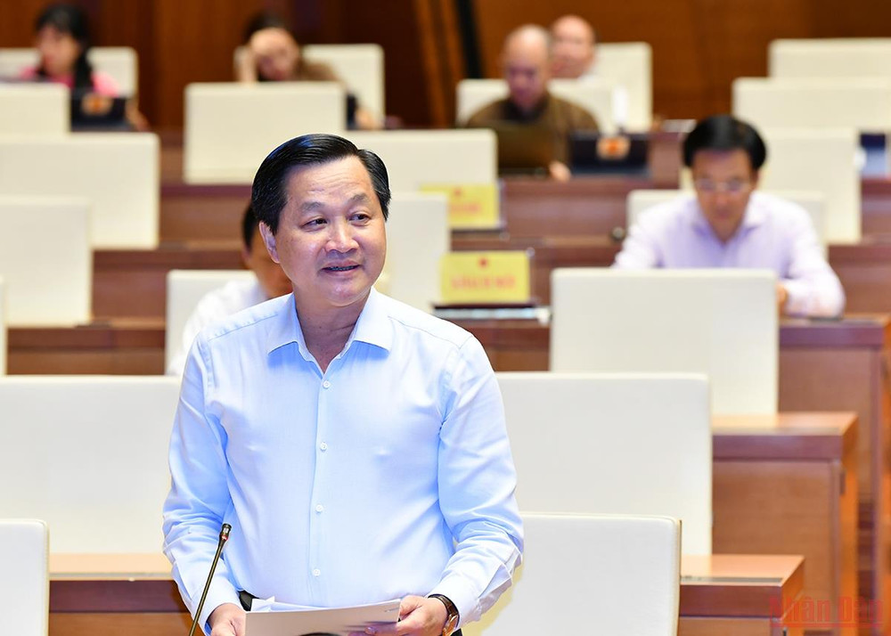 Phó Thủ tướng Lê Minh Khái trả lời, làm rõ một số vấn đề các đại biểu Quốc hội nêu.
