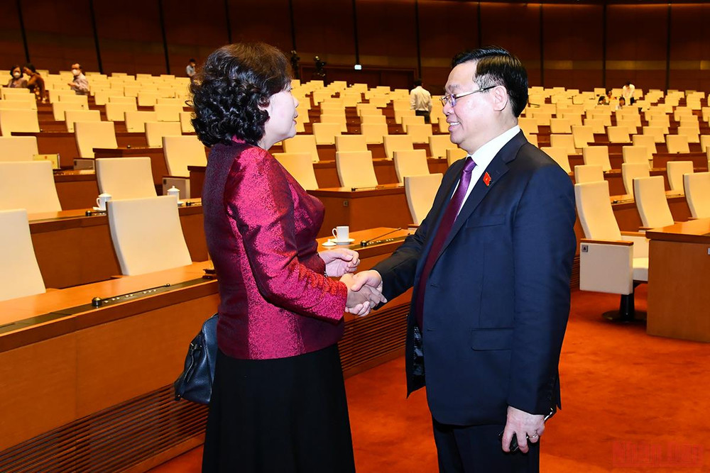 Chủ tịch Quốc hội Vương Đình Huệ và Thống đốc Ngân hàng Nhà nước Nguyễn Thị Hồng sau buổi làm việc ngày 9/6. Tinh thần trách nhiệm cao trước Quốc hội, cử tri và nhân dân -0