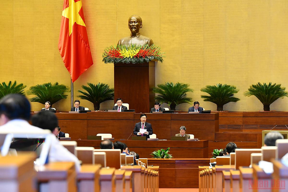 Cuối Phiên chất vấn và trả lời chất vấn, Phó Thủ tướng Thường trực Phạm Bình Minh đăng đàn trả lời chất vấn. Tinh thần trách nhiệm cao trước Quốc hội, cử tri và nhân dân -0