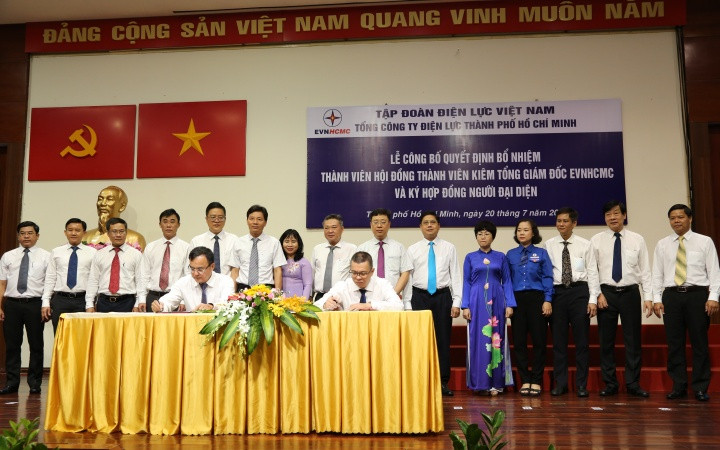 Lễ ký hợp đồng người đại diện Tổng Giám đốc.