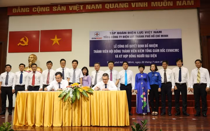Lễ ký hợp đồng người đại diện Tổng Giám đốc.