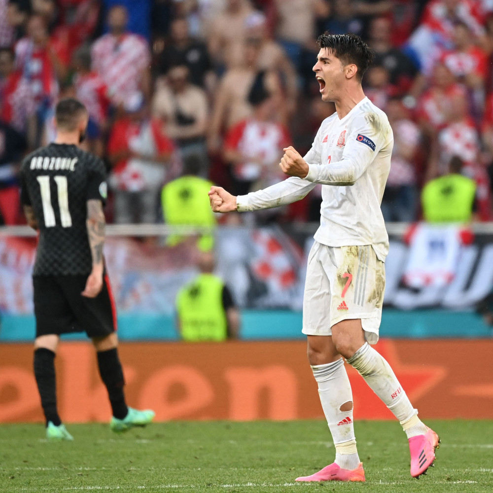 Morata đưa Tây Ban Nha trở lại dẫn trước 4-3 ở hiệp phụ đầu tiên. Tây Ban Nha 5 - 3 Croatia: Cơn mưa bàn thắng trên sân Parken -0