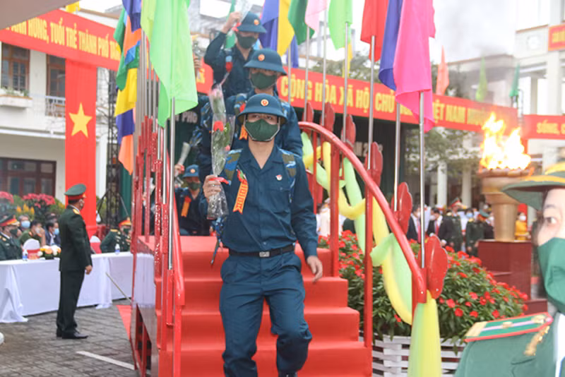 2.450 thanh niên Quảng Nam hăng hái lên đường nhập ngũ -0