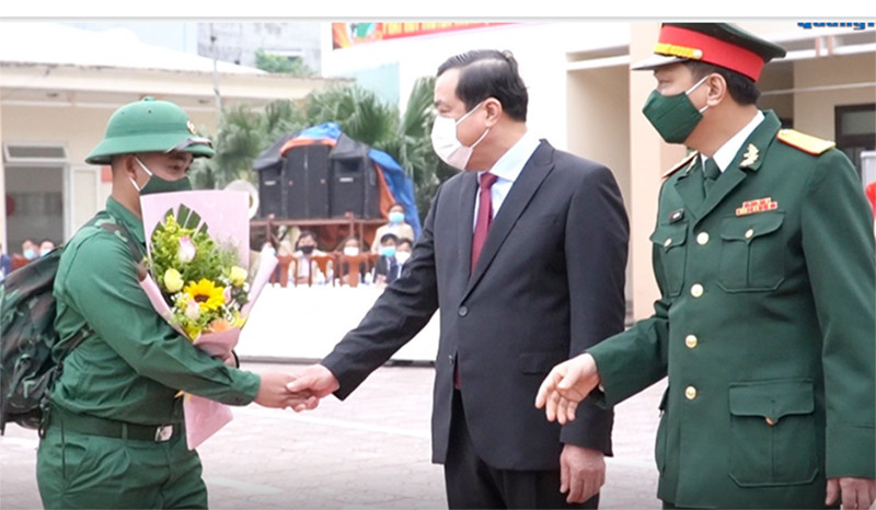 Thanh niên Quảng Nam hăng hái lên đường nhập ngũ. 2.450 thanh niên Quảng Nam hăng hái lên đường nhập ngũ -0