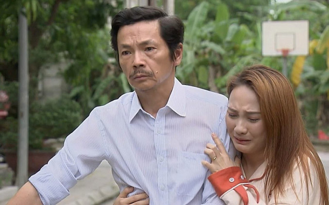 NSND Trung Anh trong phim "Về nhà đi con". Nghệ sĩ bức xúc vì bị mượn tên quảng cáo -0
