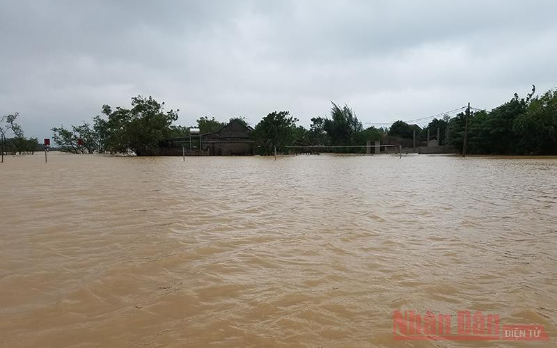 Ảnh hưởng của bão Linfa (bão số 6) đã gây nên lũ lụt nghiêm trọng ở Quảng Bình vào giữa tháng 10 vừa qua. Ảnh : HƯƠNG GIANG.