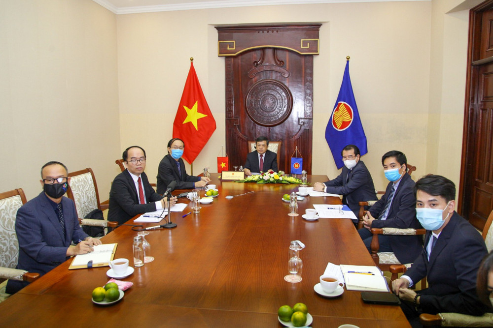 Quang cảnh phiên thảo luận trực tuyến tại Hà Nội. ASEAN mở cửa lại điểm đến cho khách du lịch quốc tế -0