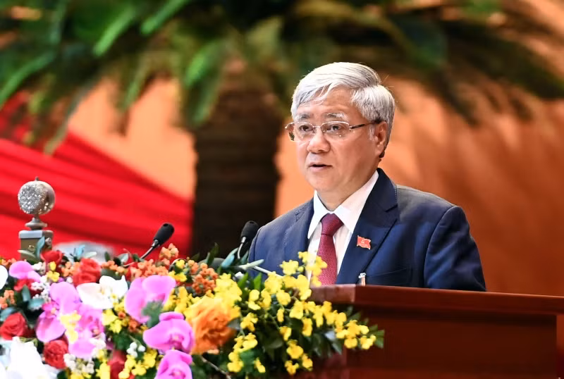 Đồng chí Đỗ Văn Chiến, Ủy viên Trung ương Đảng, Bộ trưởng, Chủ nhiệm Ủy ban Dân tộc trình bày tham luận.