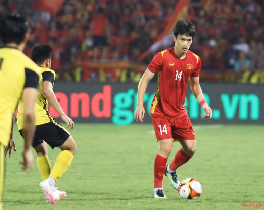 Các cầu thủ Việt Nam khó khăn tìm đường vào khung thành đối phương -3
