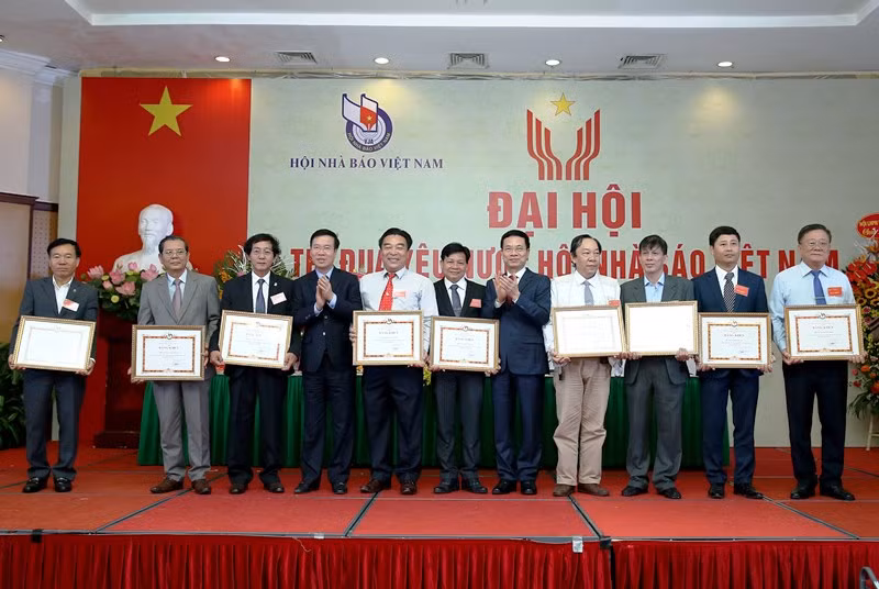 Thi đua xây dựng tổ chức Hội Nhà báo Việt Nam vững mạnh -0