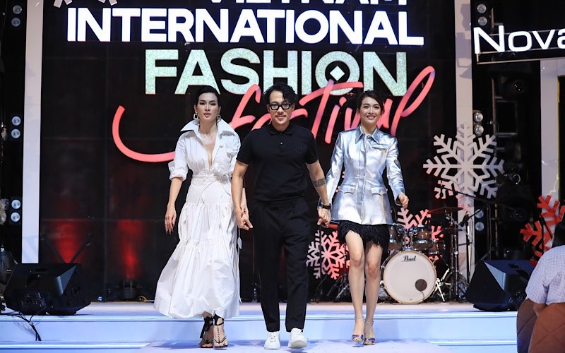 VIFF 2021: Ba bộ sưu tập đẹp mắt lấy cảm hứng từ tình yêu thiên nhiên ảnh 5 VIFF 2021: Ba bộ sưu tập đẹp mắt lấy cảm hứng từ tình yêu thiên nhiên -0