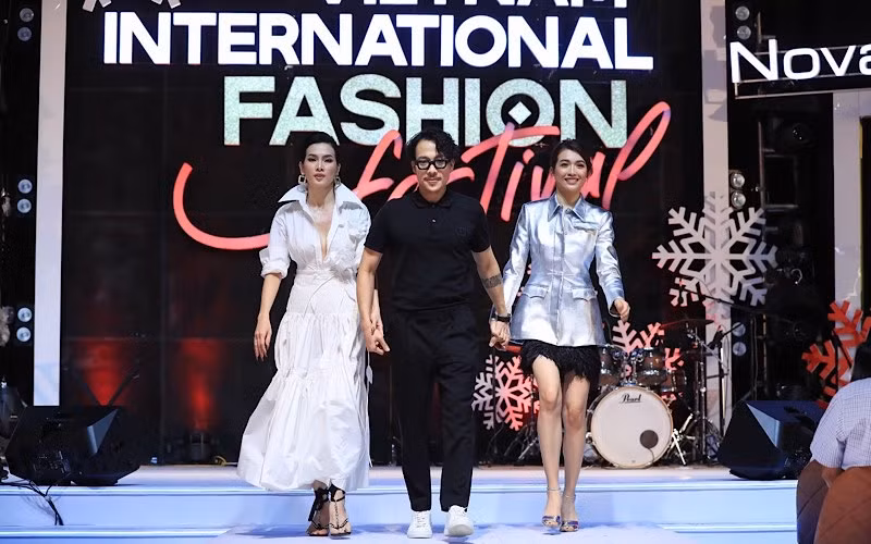 VIFF 2021: Ba bộ sưu tập đẹp mắt lấy cảm hứng từ tình yêu thiên nhiên -0