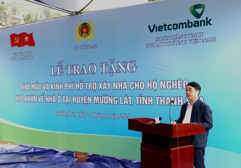 Đồng chí Nghiêm Xuân Thành, Ủy viên T.Ư Đảng, Bí thư Đảng ủy, Chủ tịch HĐQT Vietcombank phát biểu tại buổi lễ. Vietcombank hỗ trợ 30 tỷ đồng xây nhà cho hộ nghèo huyện Mường Lát (Thanh Hóa) -0