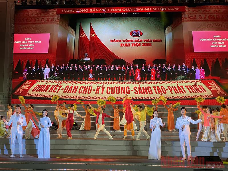 Tiết mục mở đầu chương trình. Chương trình nghệ thuật đặc biệt