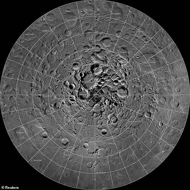NASA công bố có đến 15.000 dặm vuông có nước đóng băng trên mặt trăng. NASA tìm thấy nước trên mặt trăng -0