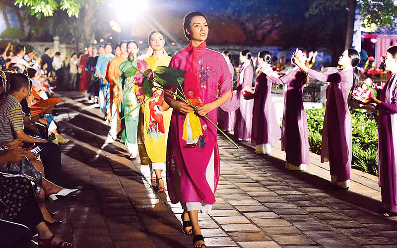 Một thế kỷ và... nửa giấc mơ! -0