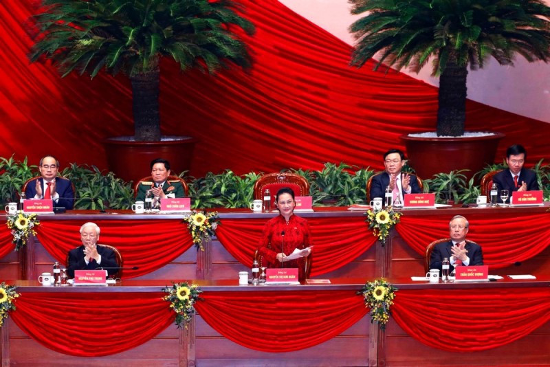 Đồng chí Nguyễn Thị Kim Ngân, Ủy viên Bộ Chính trị khóa XII, Chủ tịch Quốc hội nước Cộng hòa xã hội chủ nghĩa Việt Nam thay mặt Đoàn Chủ tịch và toàn thể Đại hội cảm ơn các chính đảng, tổ chức và bạn bè quốc tế đã gửi điện, thư chúc mừng Đảng Cộng sản Việt Nam và Đại hội XIII của Đảng. 
