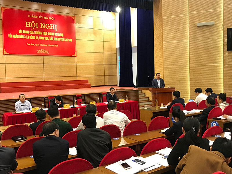 Phó Bí thư Thành ủy Hà Nội Nguyễn Văn Phong phát biểu tại buổi đối thoại. 